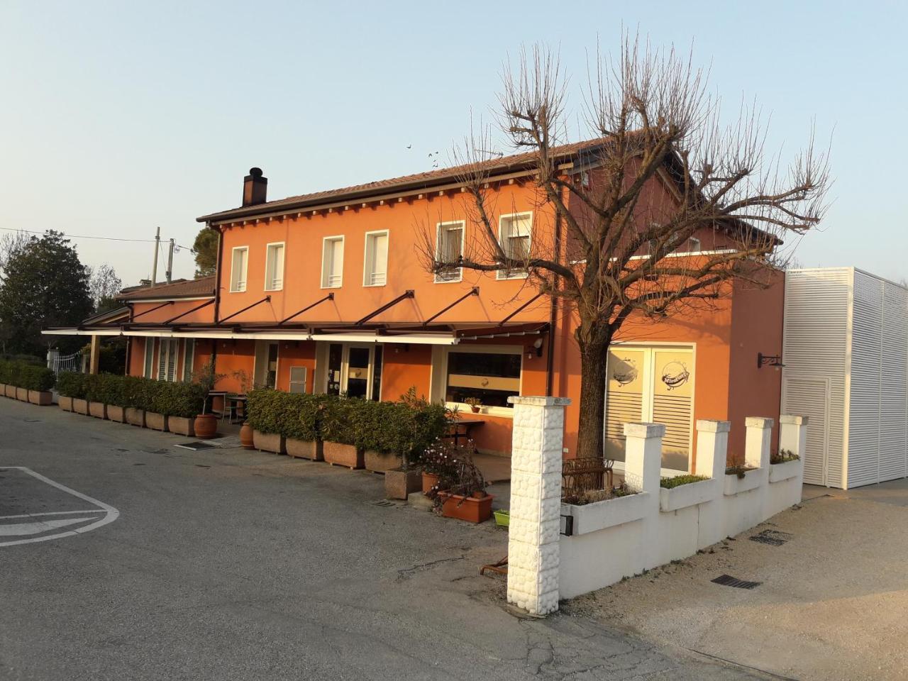 Locanda Mirafiori Hotell San Donà di Piave Exteriör bild